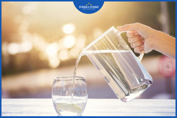 Uống đủ nước là một cách chăm sóc da vô cùng hiệu quả