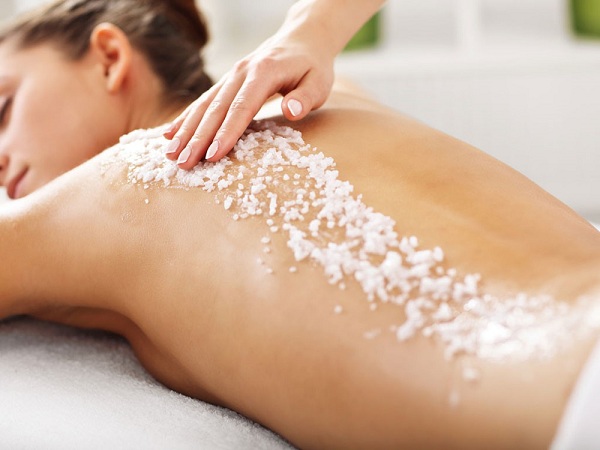 Tẩy da chết bằng muối đường