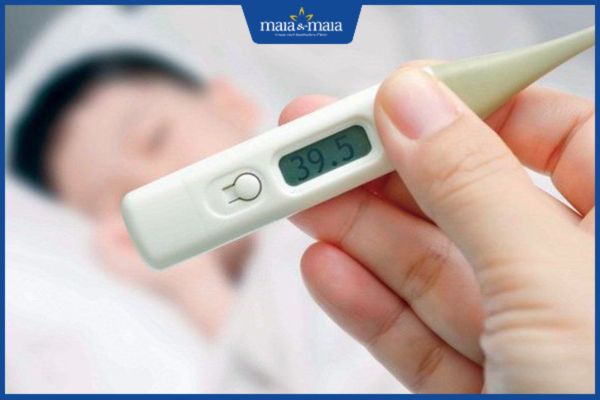 Viêm da cơ địa không điều trị sớm có thể gây các biến chứng nguy hiểm, người mệt mỏi, sốt