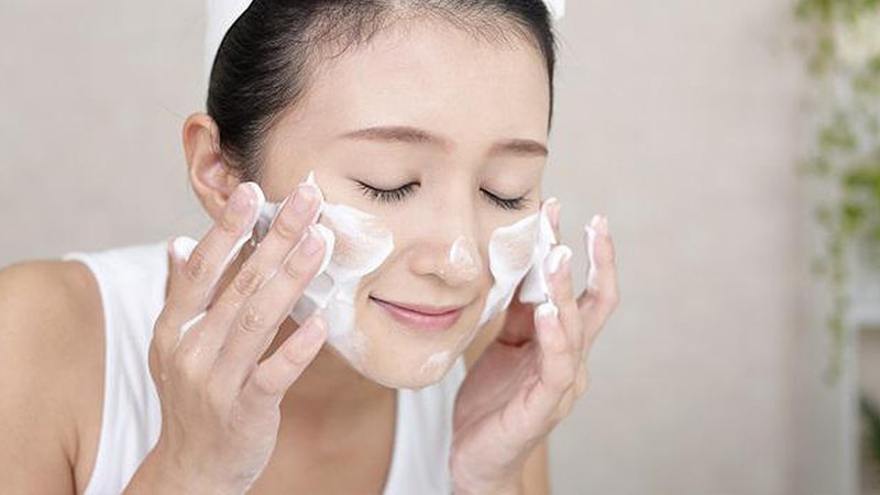 Hình ảnh: Rửa mặt nhiều không hẳn là tốt