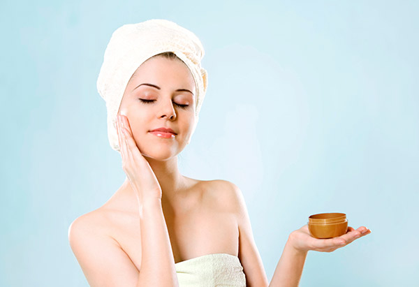 Sử dụng kem dưỡng ẩm thường xuyên