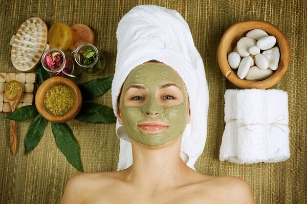 Dùng các loại thảo dược để đắp mặt