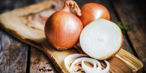 Hành tây có thể làm mờ vết đốm nâu