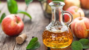 Giấm táo được cho là có tác dụng làm mờ vết nám