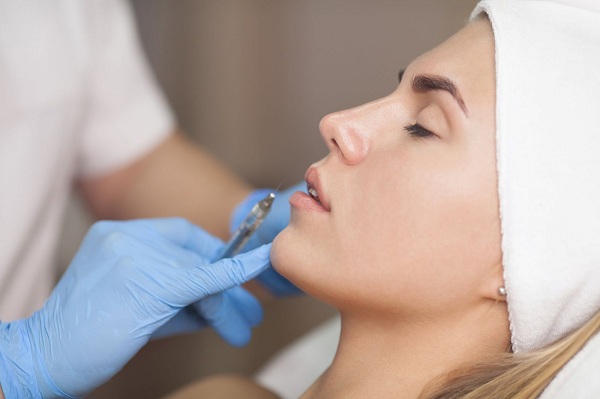Tiêm filler là một liệu pháp thẩm mỹ được ứng dụng rộng rãi nhưng không điều trị tận gốc sẹo