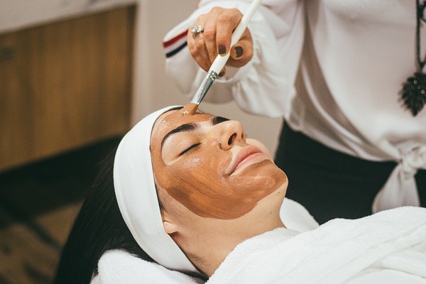 Điều trị cũng cần đi liền với chăm sóc da