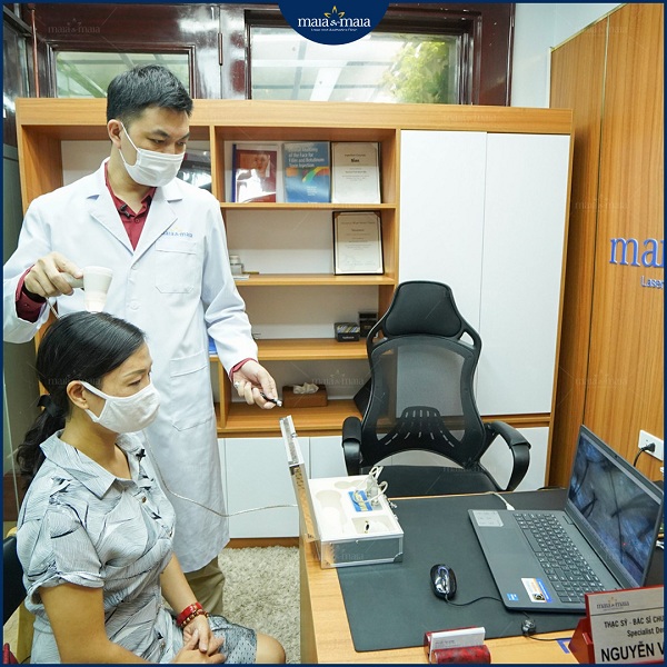 Bác sĩ có chuyên môn và kinh nghiệm sẽ giúp bạn điều trị hiệu quả