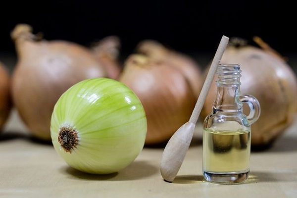 Hành tây làm chắc khỏe chân tóc, ngăn tóc gãy rụng