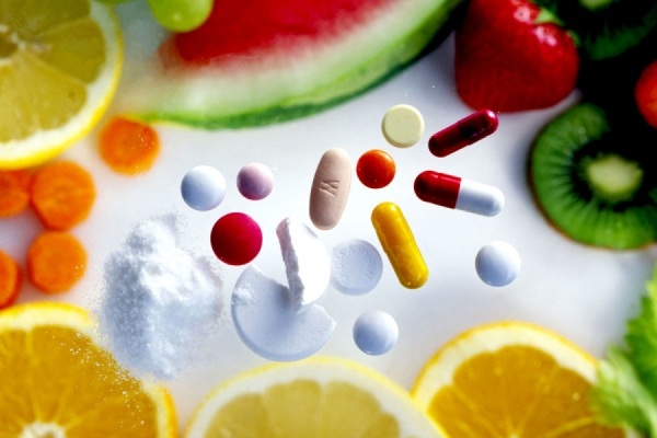 Bạn có thể bổ sung vitamin bằng thực phẩm hoặc viên uống để mọc tóc nhanh hơn