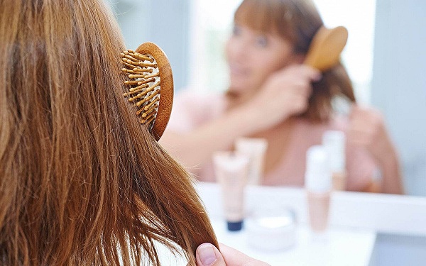 Ma sát nhiều khiến sợi tóc bị tổn hại