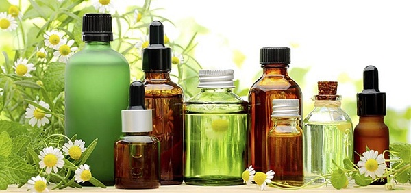 Bạn nên massage da đầu kết hợp với các loại tinh dầu có tác dụng kích thích mọc tóc