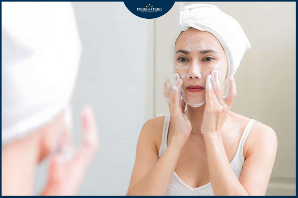 Sử dụng sữa rửa mặt dịu nhẹ để tránh gây kích ứng da