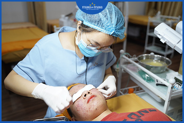Điều trị mụn theo phác đồ chuẩn y khoa của bác sĩ tại phòng khám Maia