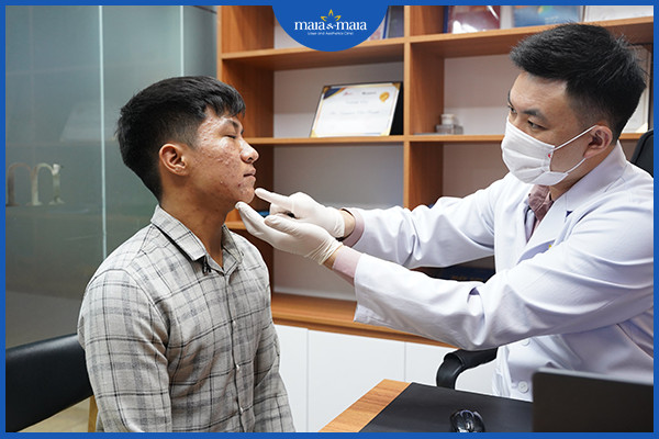 Sử dụng các sản phẩm không đúng cũng là một yếu tố làm bùng mụn trứng cá