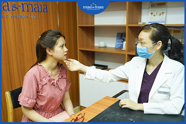 Khi bị khô da kéo dài, cần tới gặp bác sĩ da liễu để được điều trị đúng cách