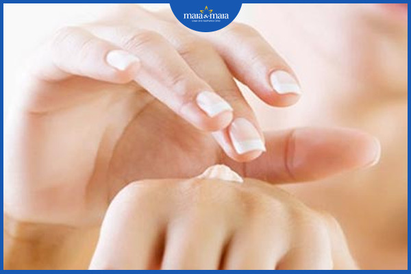 Sử dụng các sản phẩm dưỡng để làm dịu vùng da bị tổn thương