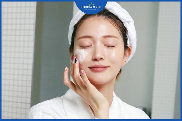 Bôi dược mỹ phẩm và thuốc điều trị là phương pháp phổ biến trong điều trị sẹo thâm sau mụn