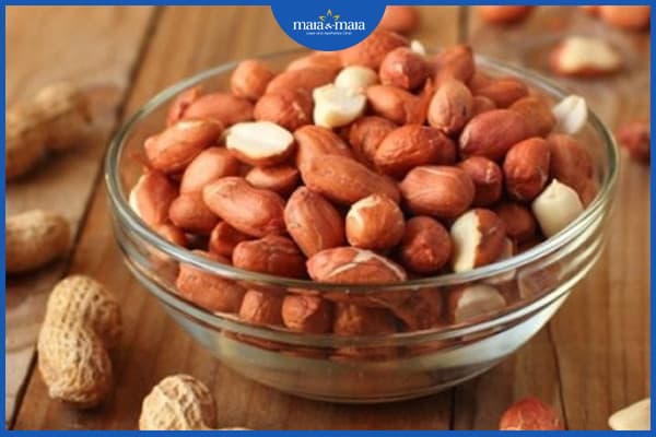 ăn lạc sống có bị hôi nách không
