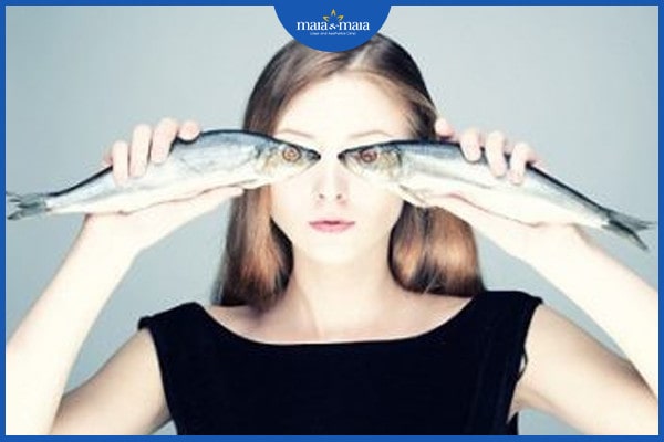 trẻ em bị hôi nách sớm