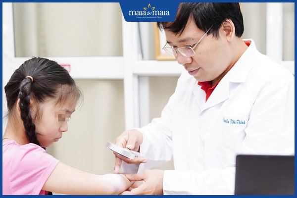 trẻ bị ngứa da vào mùa đông